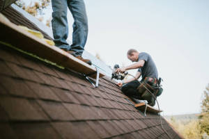 Local Roofers in Crystal Lake Park, MO